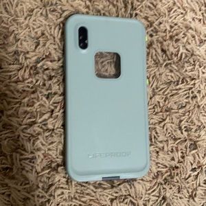 iPhone XS life proof